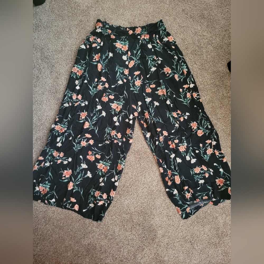 Floral capri